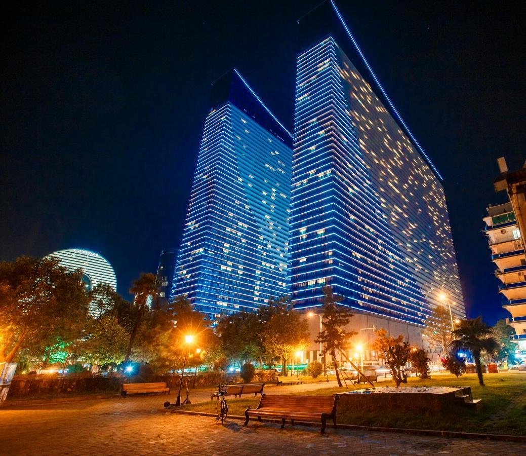 Orbi City Skyscraper With Sea View Batumi Esterno foto