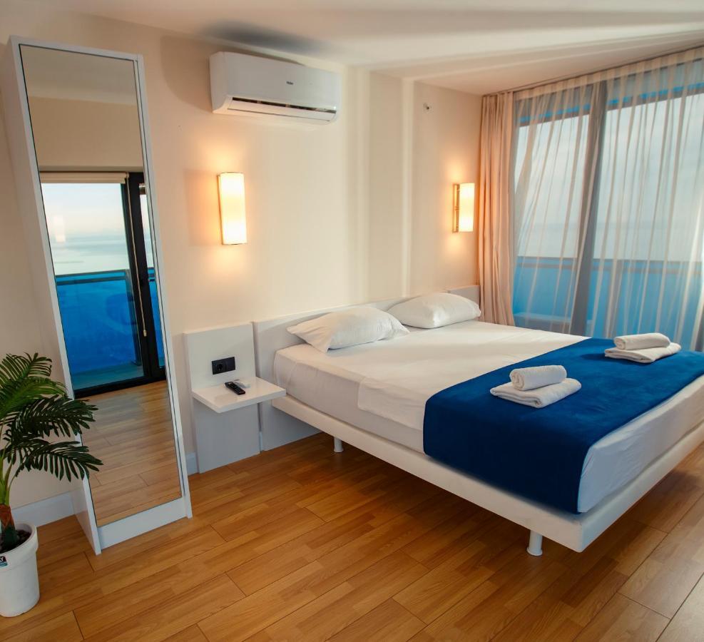 Orbi City Skyscraper With Sea View Batumi Esterno foto